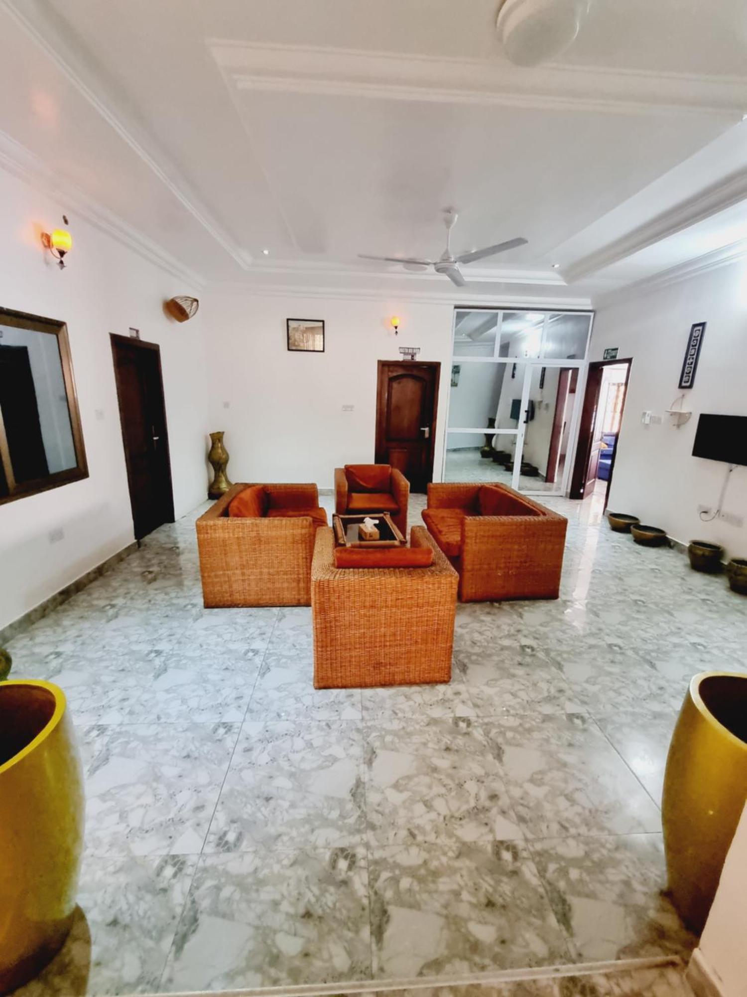 Nana'S Holiday Let Adenta Ngoại thất bức ảnh