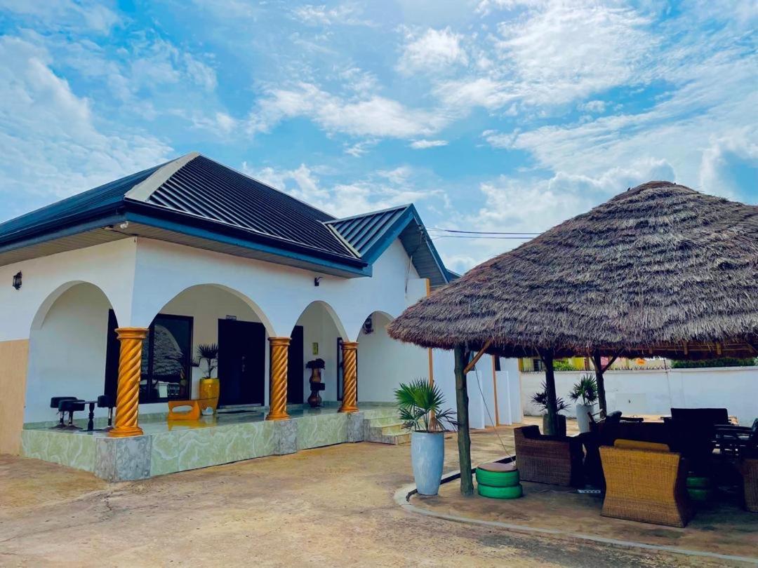 Nana'S Holiday Let Adenta Ngoại thất bức ảnh